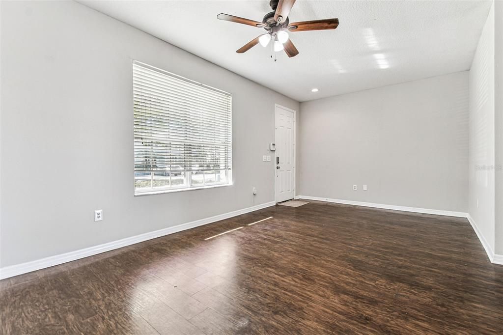 На продажу: $309,900 (3 спален, 2 ванн, 1672 Квадратных фут)