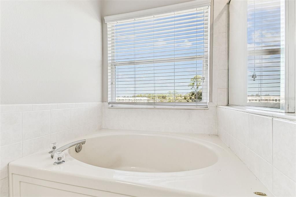 На продажу: $309,900 (3 спален, 2 ванн, 1672 Квадратных фут)