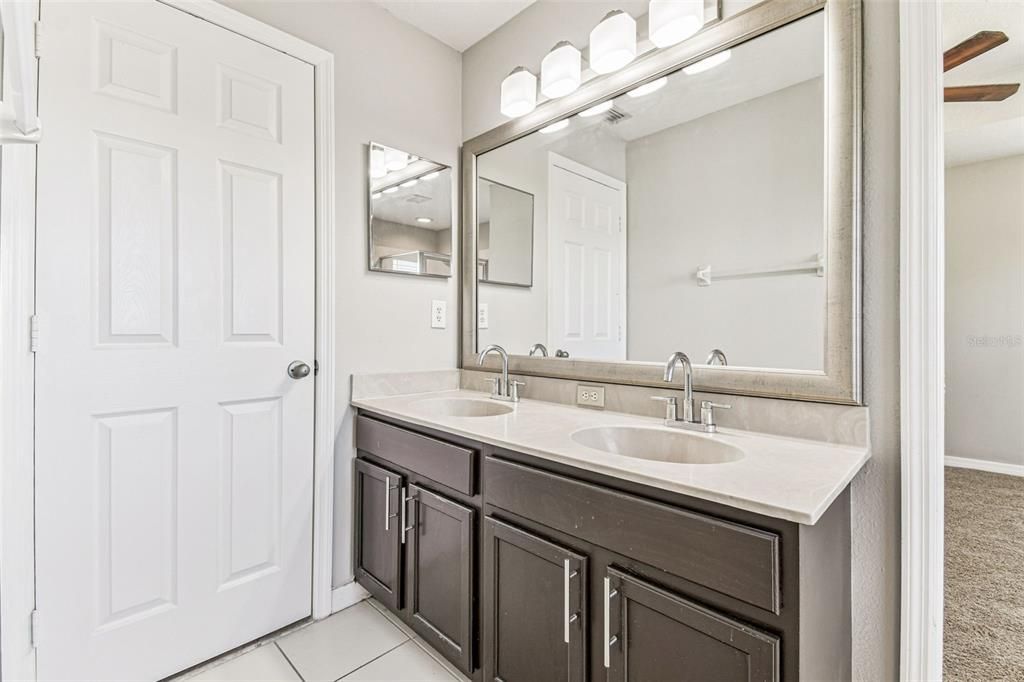 На продажу: $309,900 (3 спален, 2 ванн, 1672 Квадратных фут)