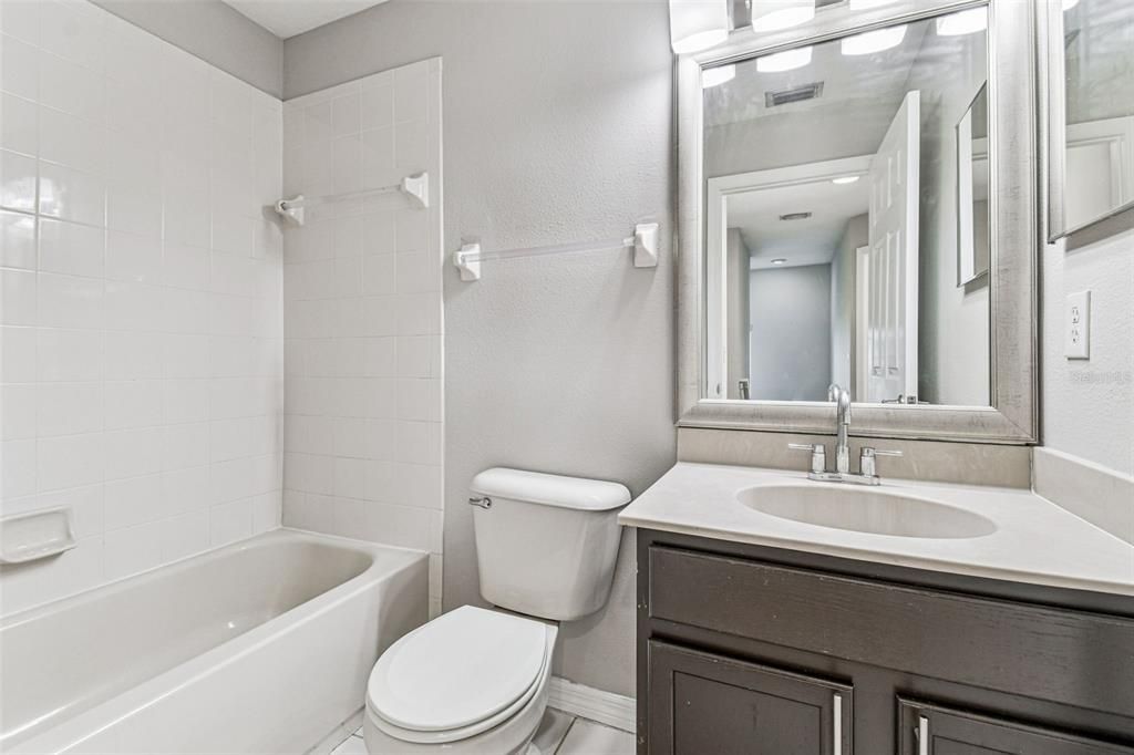 На продажу: $309,900 (3 спален, 2 ванн, 1672 Квадратных фут)