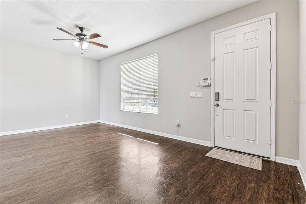 На продажу: $309,900 (3 спален, 2 ванн, 1672 Квадратных фут)