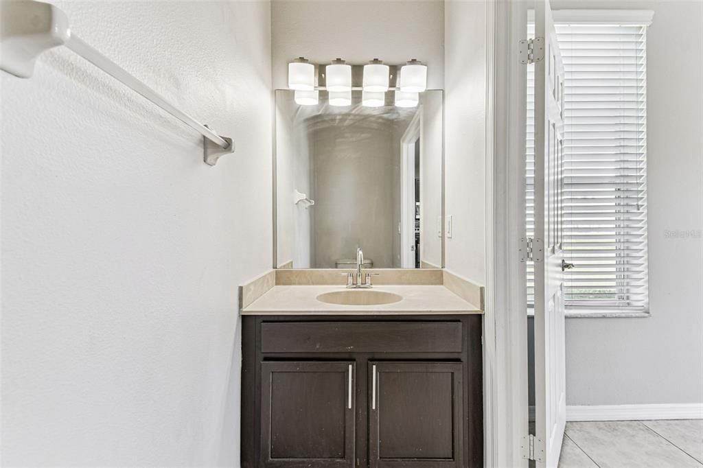 На продажу: $309,900 (3 спален, 2 ванн, 1672 Квадратных фут)