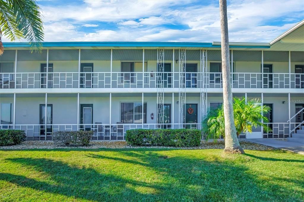 For Sale: $130,990 (2 beds, 1 baths, 816 Square Feet)