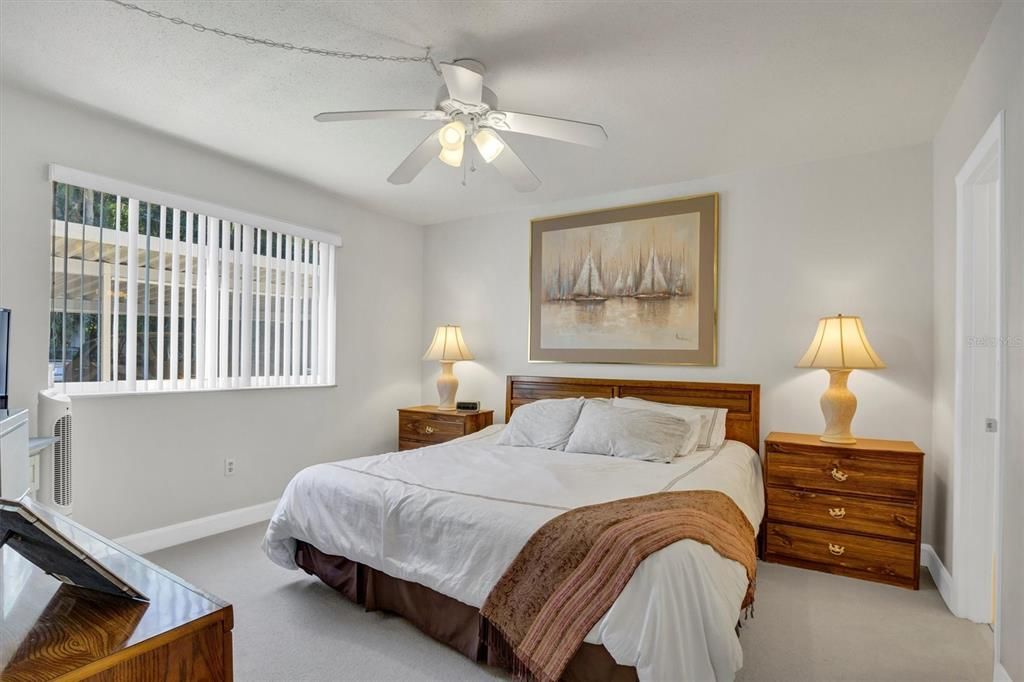 For Sale: $130,990 (2 beds, 1 baths, 816 Square Feet)