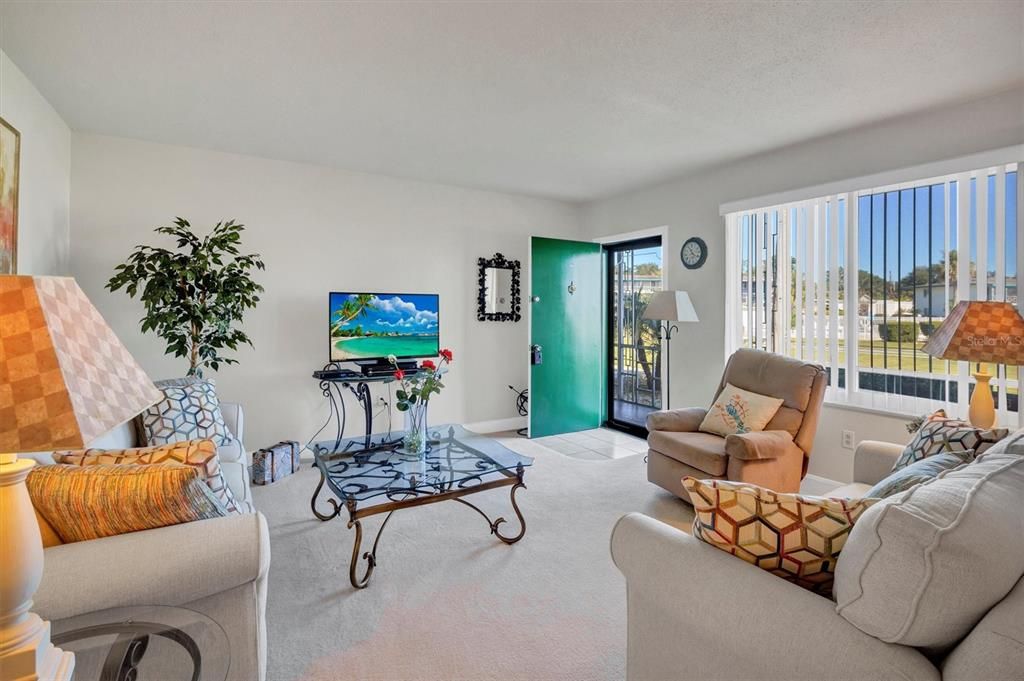 For Sale: $130,990 (2 beds, 1 baths, 816 Square Feet)