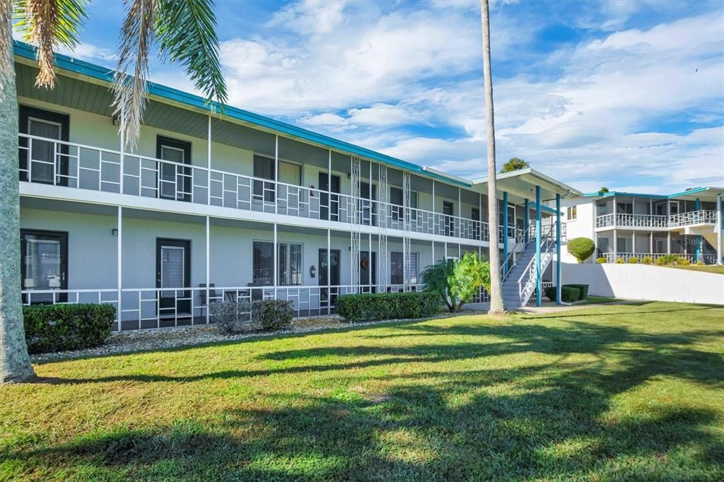 For Sale: $130,990 (2 beds, 1 baths, 816 Square Feet)