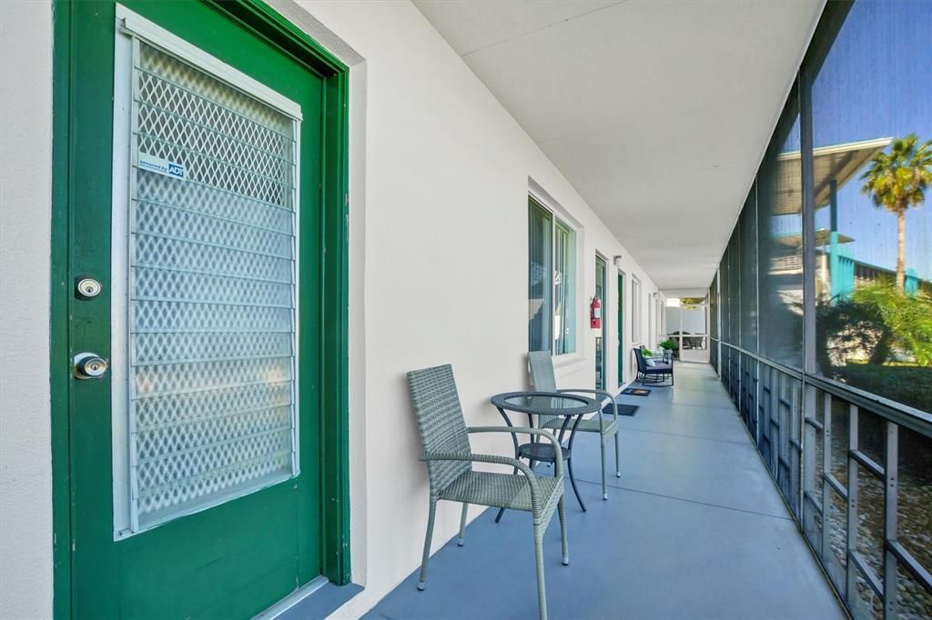 For Sale: $130,990 (2 beds, 1 baths, 816 Square Feet)