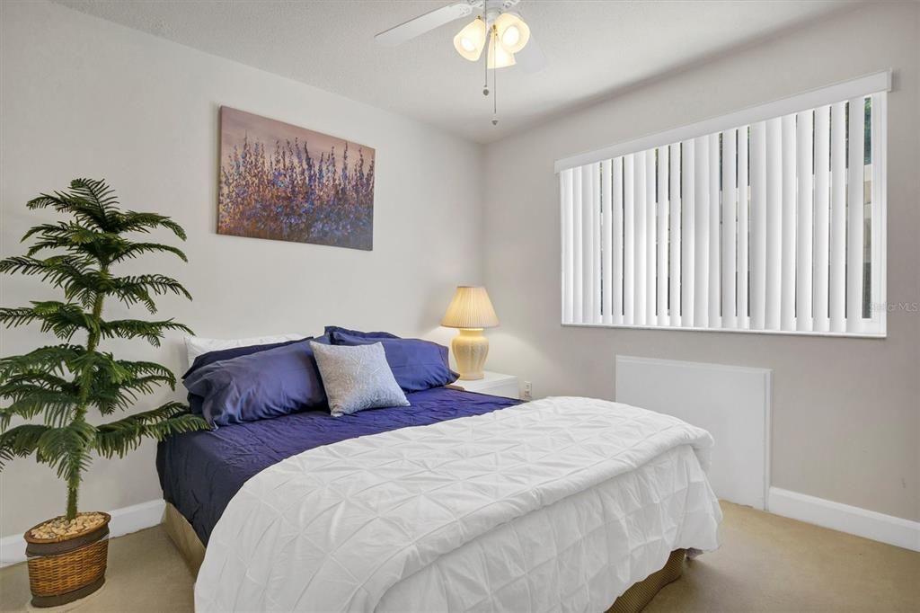 For Sale: $130,990 (2 beds, 1 baths, 816 Square Feet)