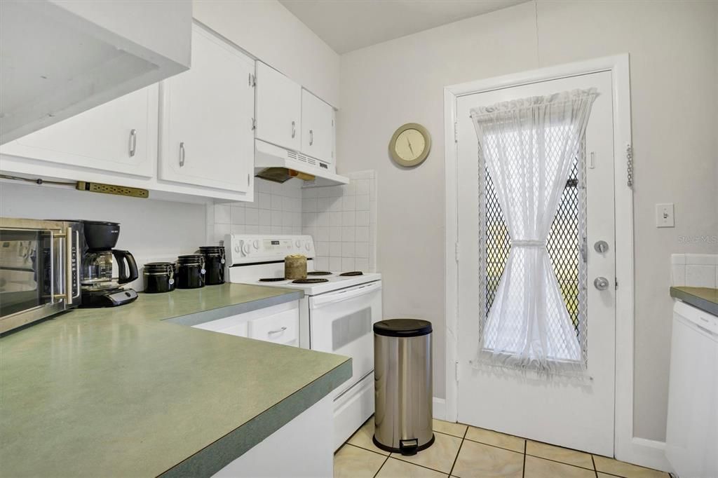 For Sale: $130,990 (2 beds, 1 baths, 816 Square Feet)