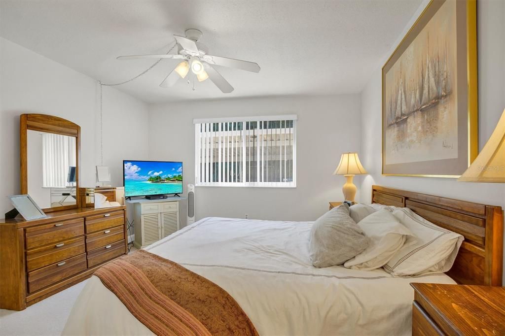 For Sale: $130,990 (2 beds, 1 baths, 816 Square Feet)