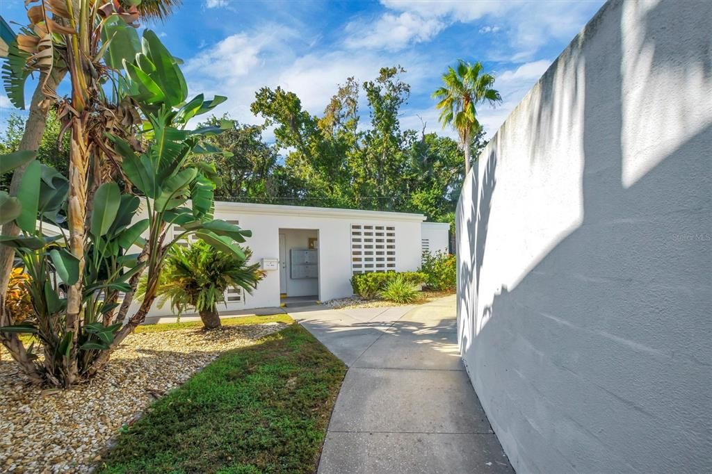 For Sale: $130,990 (2 beds, 1 baths, 816 Square Feet)