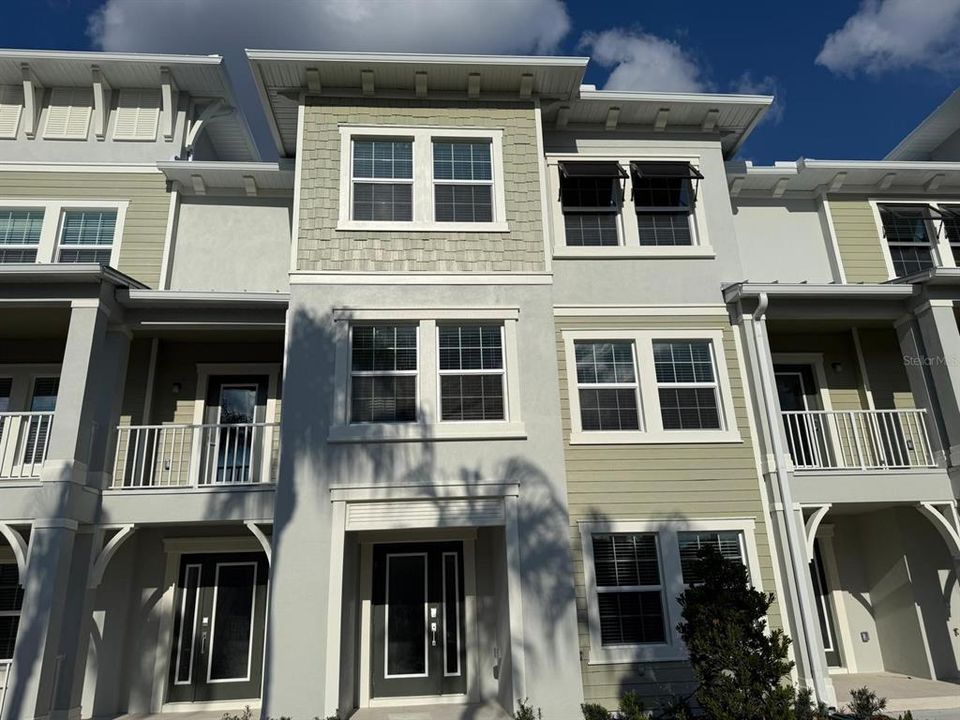 出租: $2,800 (4 贝兹, 3 浴室, 2410 平方英尺)