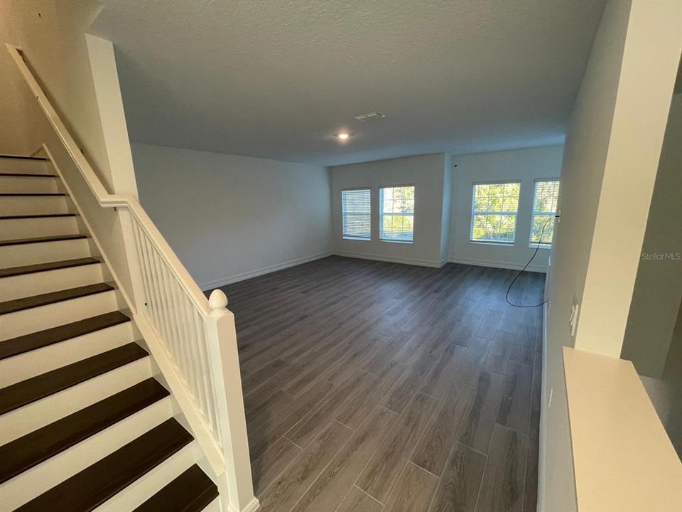 出租: $2,800 (4 贝兹, 3 浴室, 2410 平方英尺)