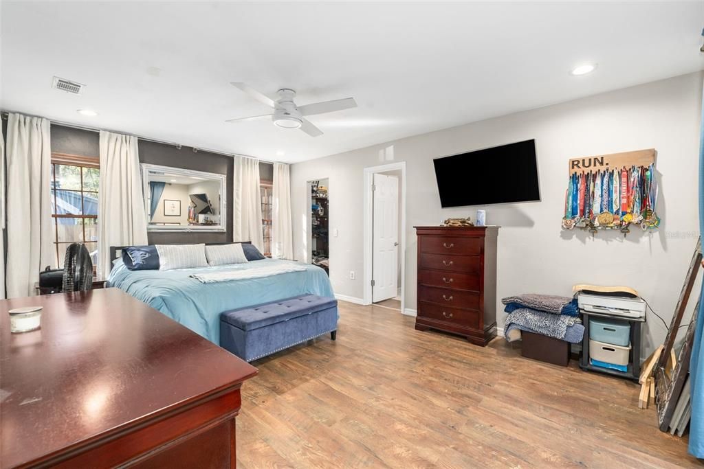 Activo con contrato: $429,900 (3 camas, 2 baños, 1506 Pies cuadrados)