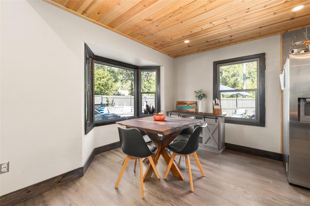 Activo con contrato: $429,900 (3 camas, 2 baños, 1506 Pies cuadrados)