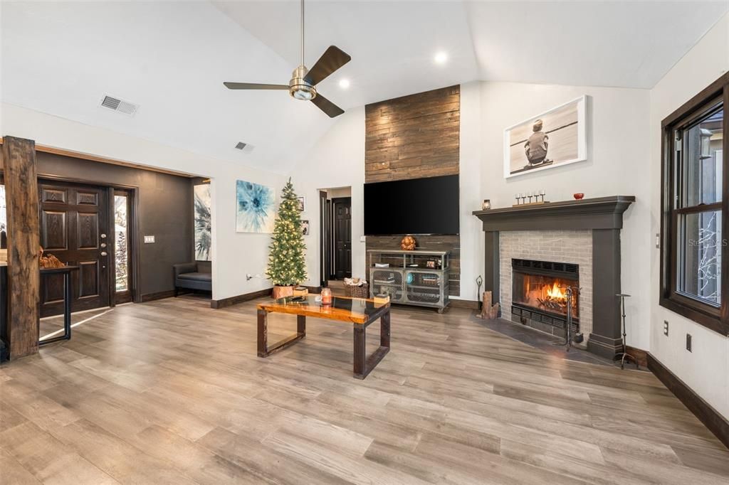 Activo con contrato: $429,900 (3 camas, 2 baños, 1506 Pies cuadrados)