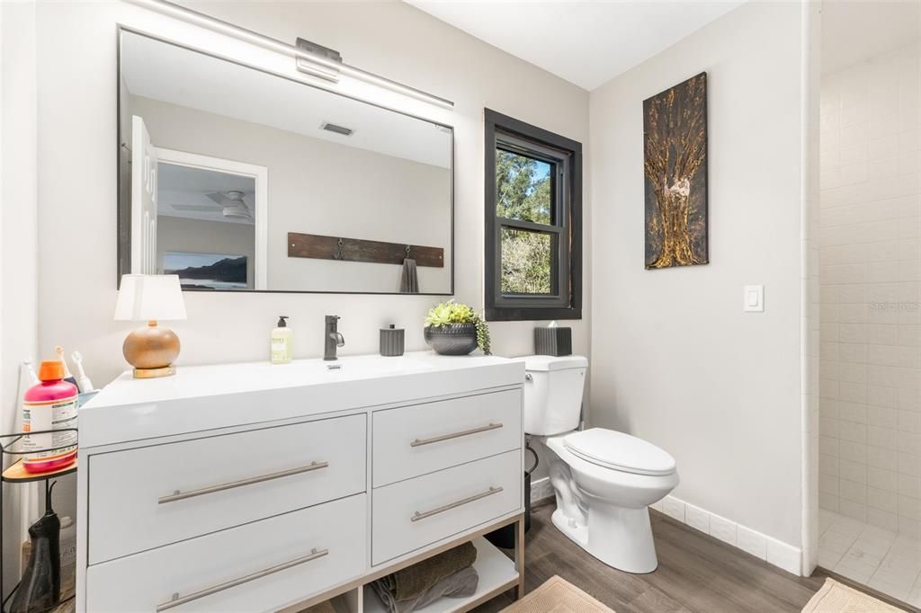 Activo con contrato: $429,900 (3 camas, 2 baños, 1506 Pies cuadrados)