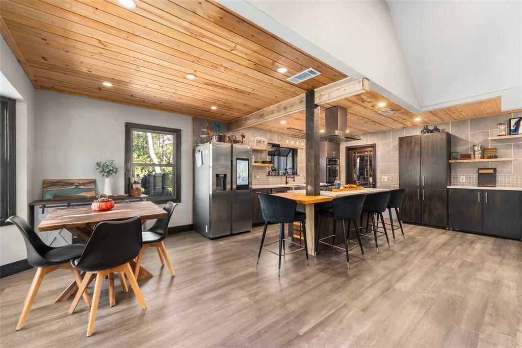 Activo con contrato: $429,900 (3 camas, 2 baños, 1506 Pies cuadrados)