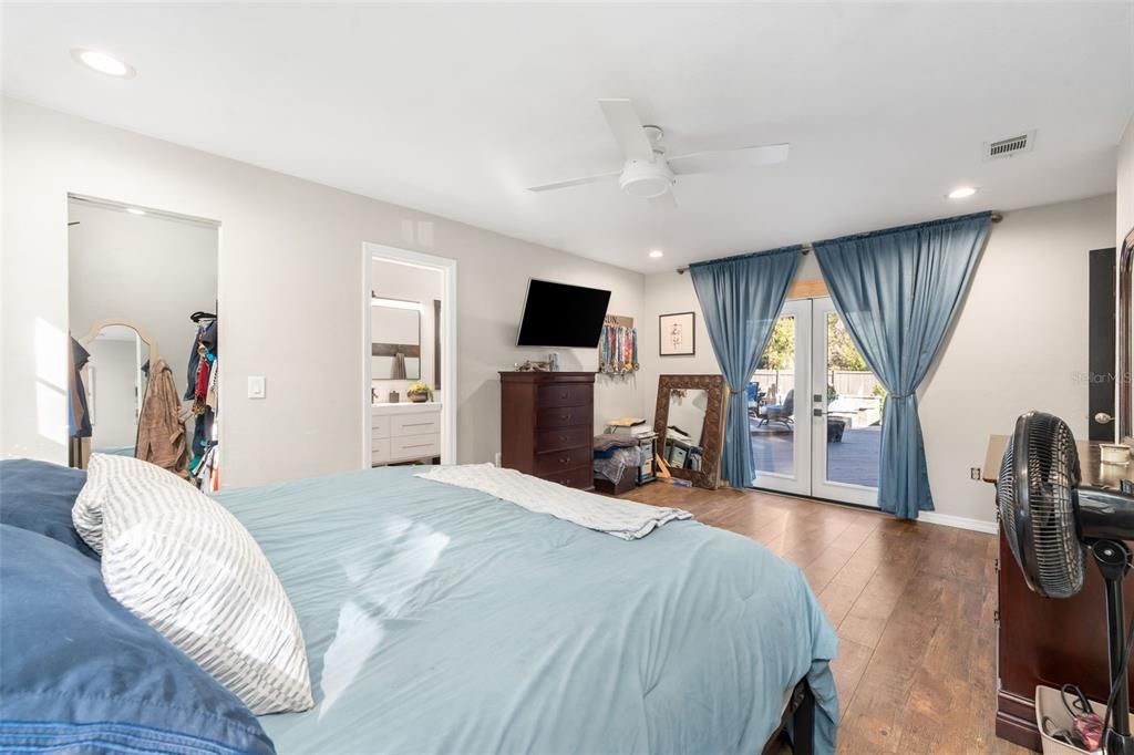 Activo con contrato: $429,900 (3 camas, 2 baños, 1506 Pies cuadrados)