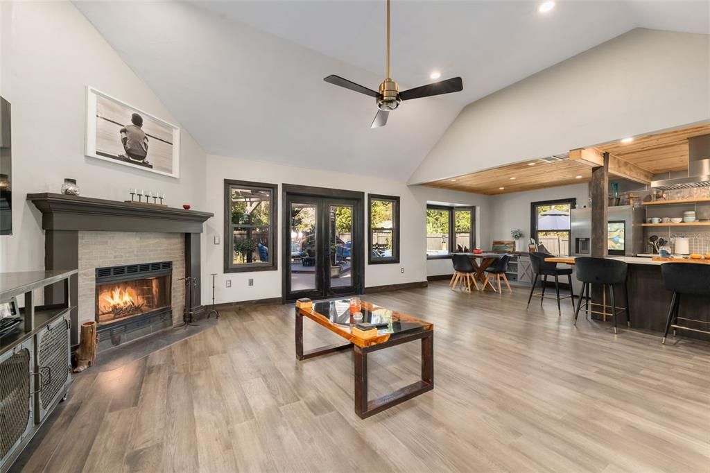 Activo con contrato: $429,900 (3 camas, 2 baños, 1506 Pies cuadrados)