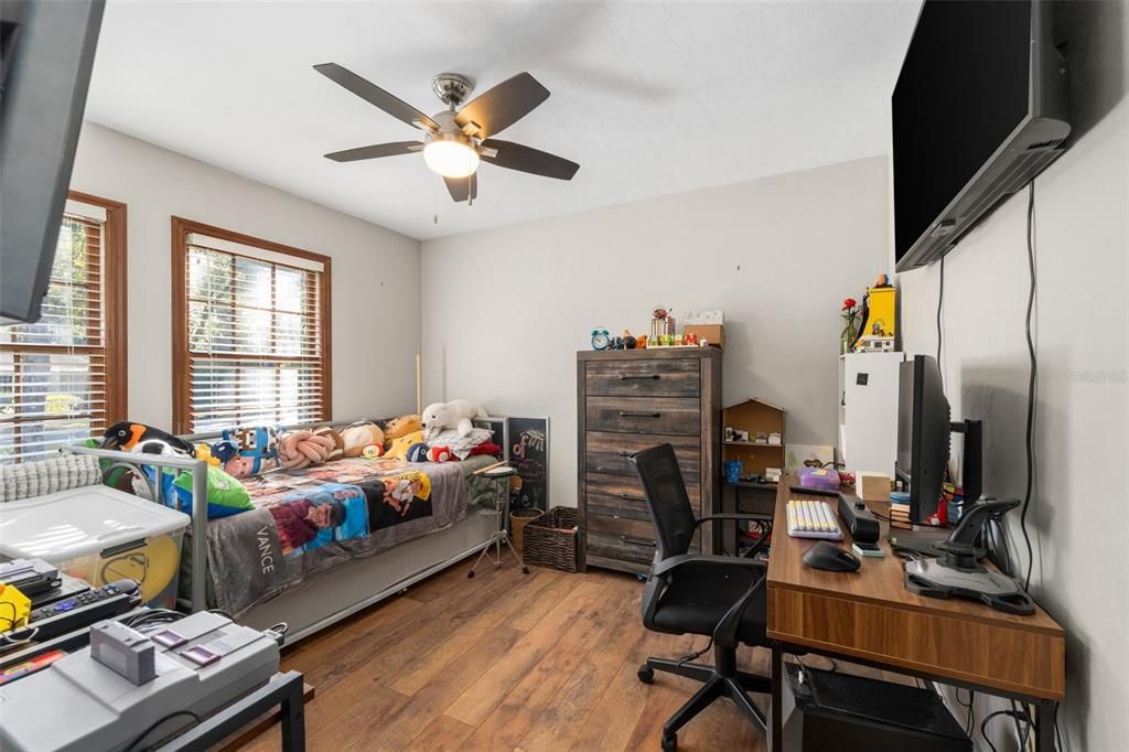 Activo con contrato: $429,900 (3 camas, 2 baños, 1506 Pies cuadrados)