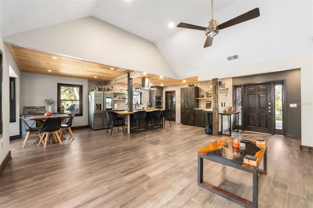 Activo con contrato: $429,900 (3 camas, 2 baños, 1506 Pies cuadrados)