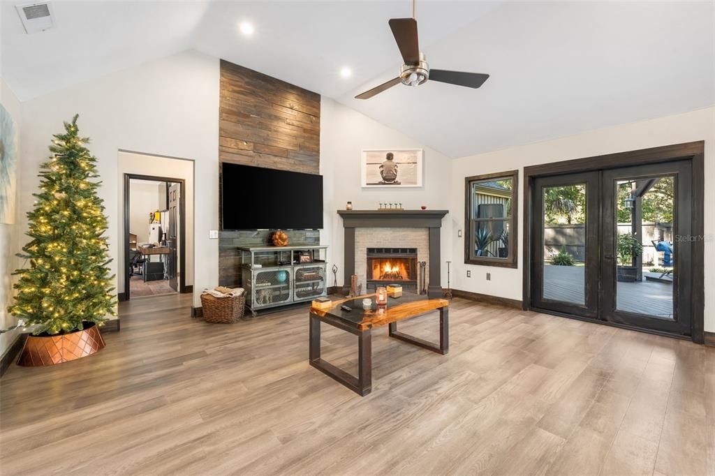 Activo con contrato: $429,900 (3 camas, 2 baños, 1506 Pies cuadrados)