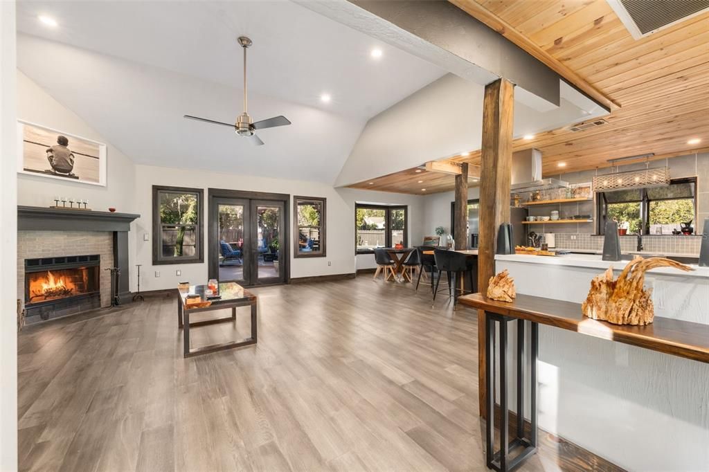 Activo con contrato: $429,900 (3 camas, 2 baños, 1506 Pies cuadrados)