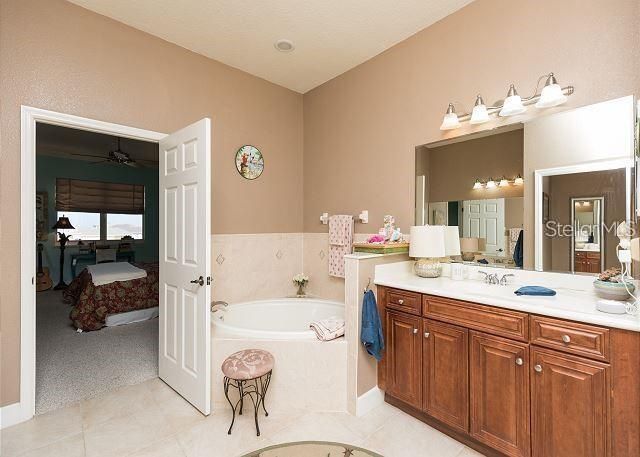 En Venta: $675,000 (3 camas, 3 baños, 2003 Pies cuadrados)