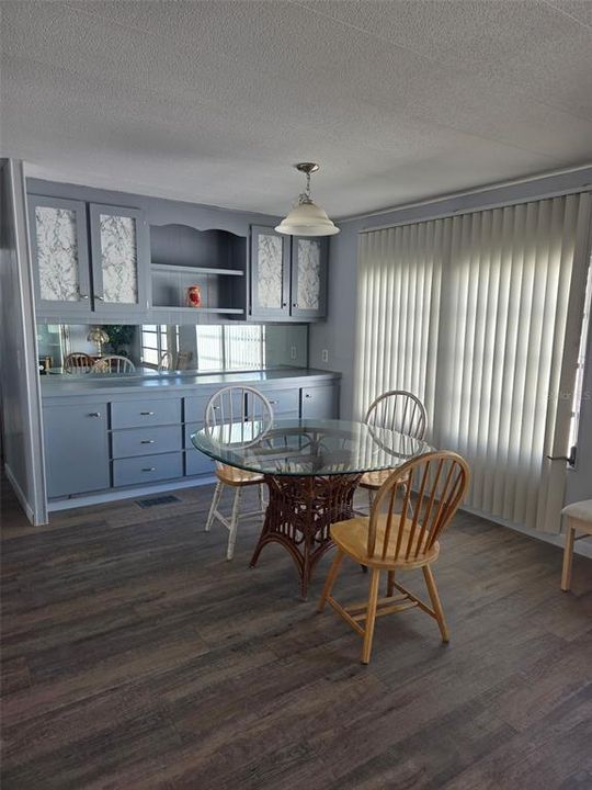 For Sale: $185,000 (2 beds, 2 baths, 1008 Square Feet)