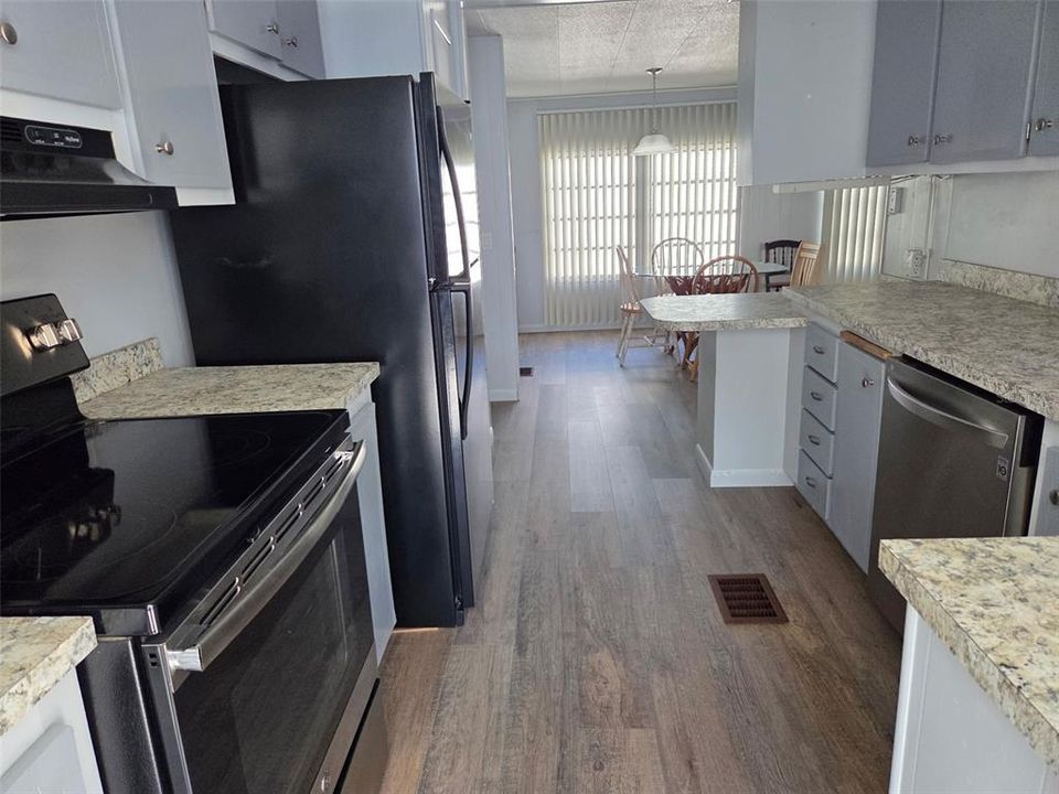 For Sale: $185,000 (2 beds, 2 baths, 1008 Square Feet)