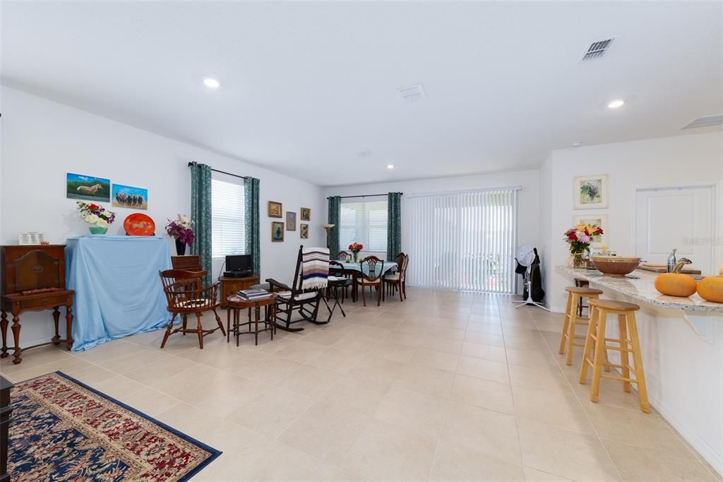 出租: $2,000 (2 贝兹, 2 浴室, 1815 平方英尺)