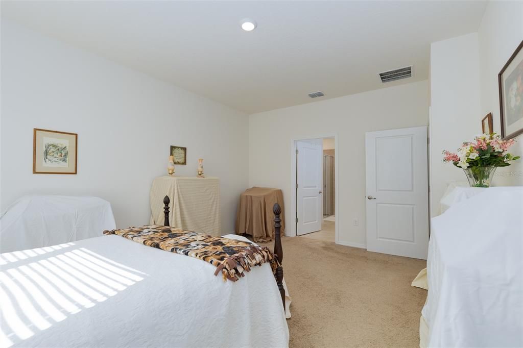 出租: $2,000 (2 贝兹, 2 浴室, 1815 平方英尺)