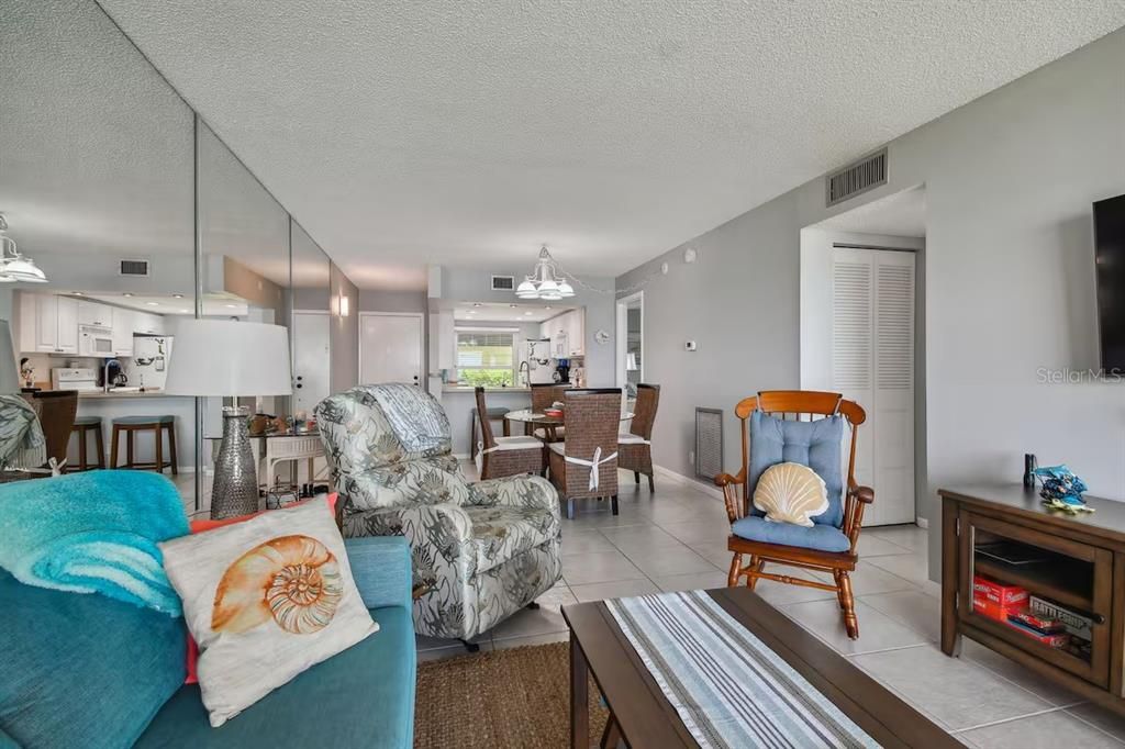 В аренду: $3,500 (2 спален, 2 ванн, 890 Квадратных фут)