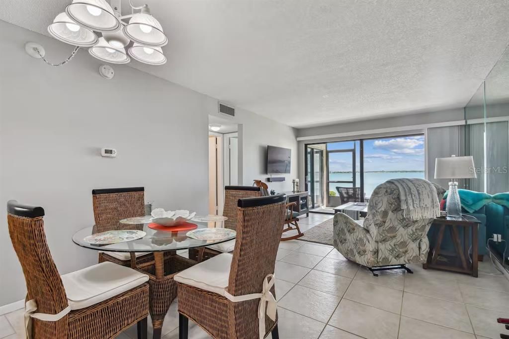 В аренду: $3,500 (2 спален, 2 ванн, 890 Квадратных фут)