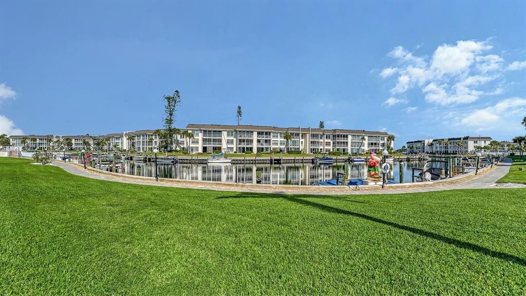 For Sale: $749,000 (2 beds, 2 baths, 1316 Square Feet)