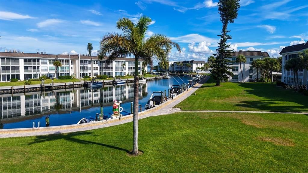 For Sale: $749,000 (2 beds, 2 baths, 1316 Square Feet)