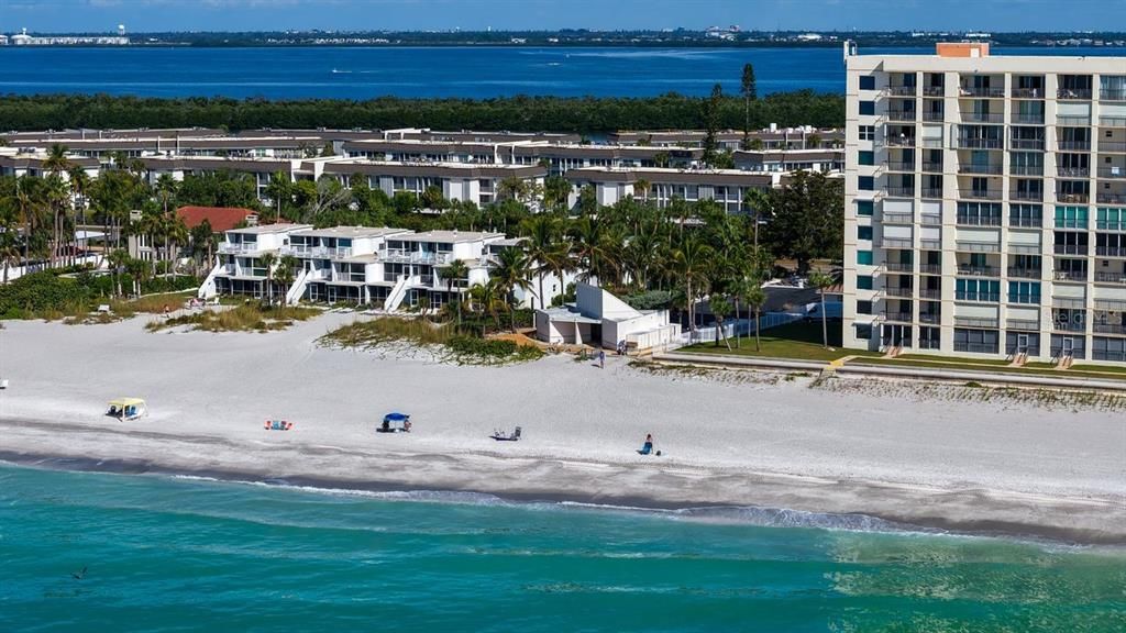 For Sale: $749,000 (2 beds, 2 baths, 1316 Square Feet)