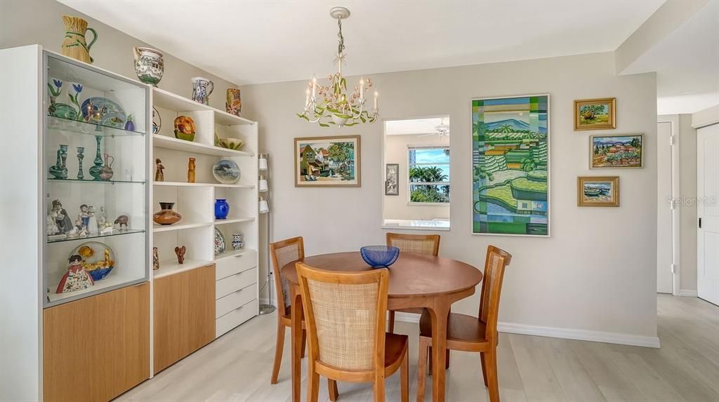 For Sale: $749,000 (2 beds, 2 baths, 1316 Square Feet)