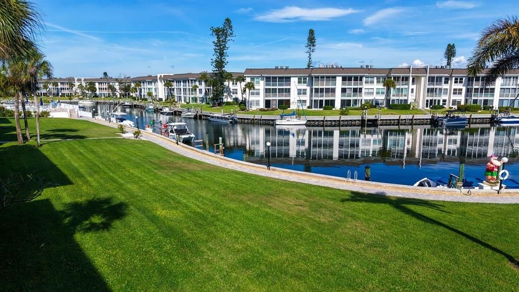 For Sale: $749,000 (2 beds, 2 baths, 1316 Square Feet)