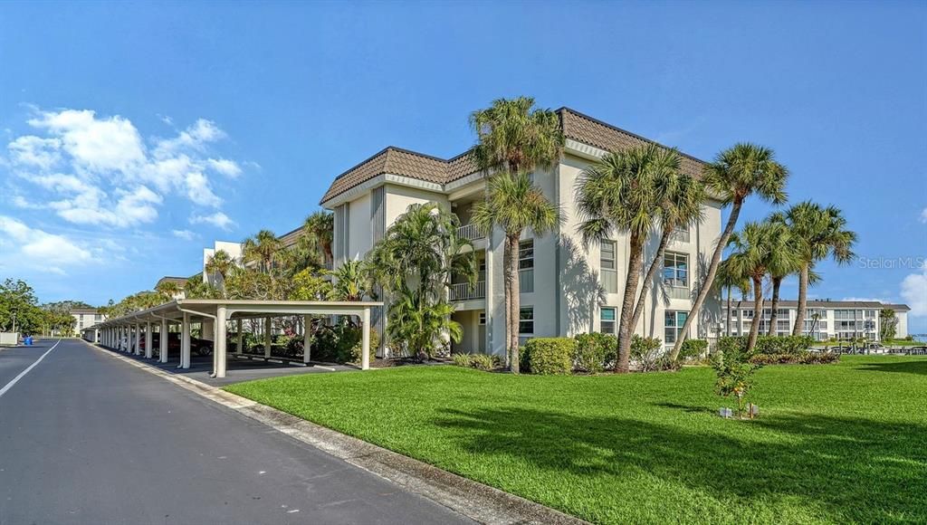 For Sale: $749,000 (2 beds, 2 baths, 1316 Square Feet)