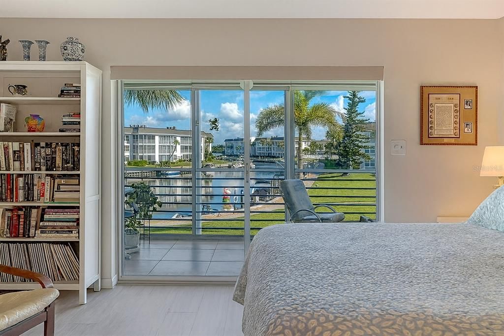 For Sale: $749,000 (2 beds, 2 baths, 1316 Square Feet)