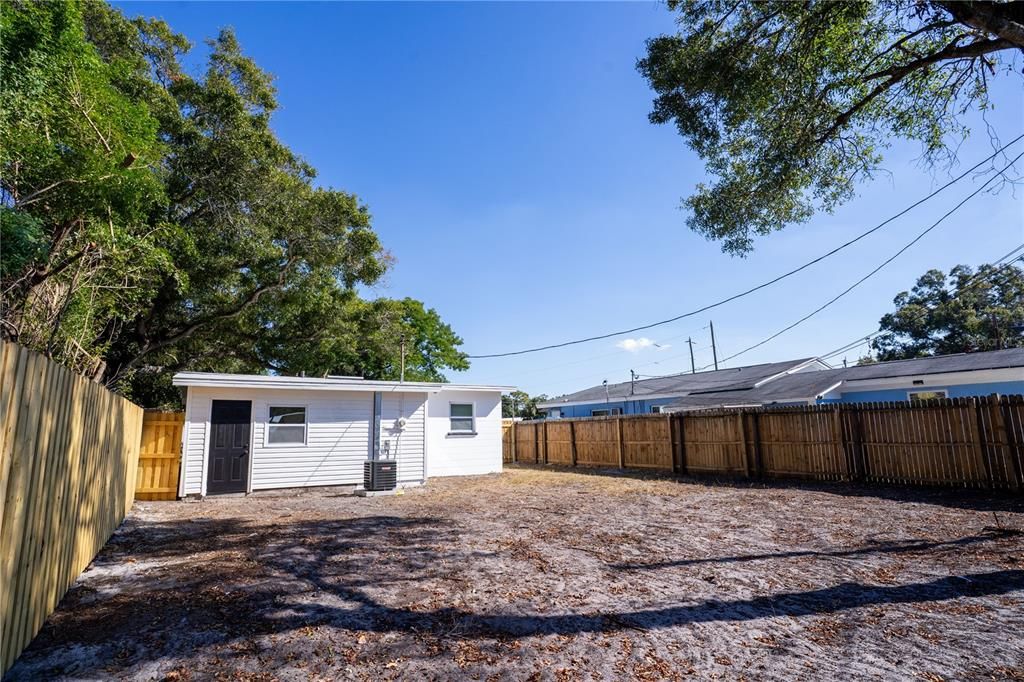 For Sale: $259,000 (2 beds, 1 baths, 768 Square Feet)