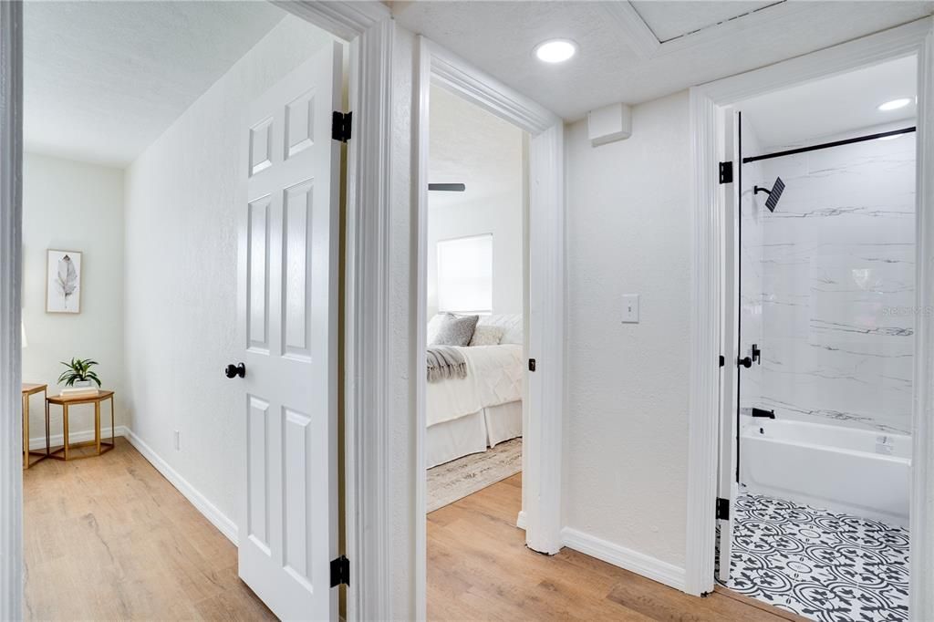 For Sale: $259,000 (2 beds, 1 baths, 768 Square Feet)