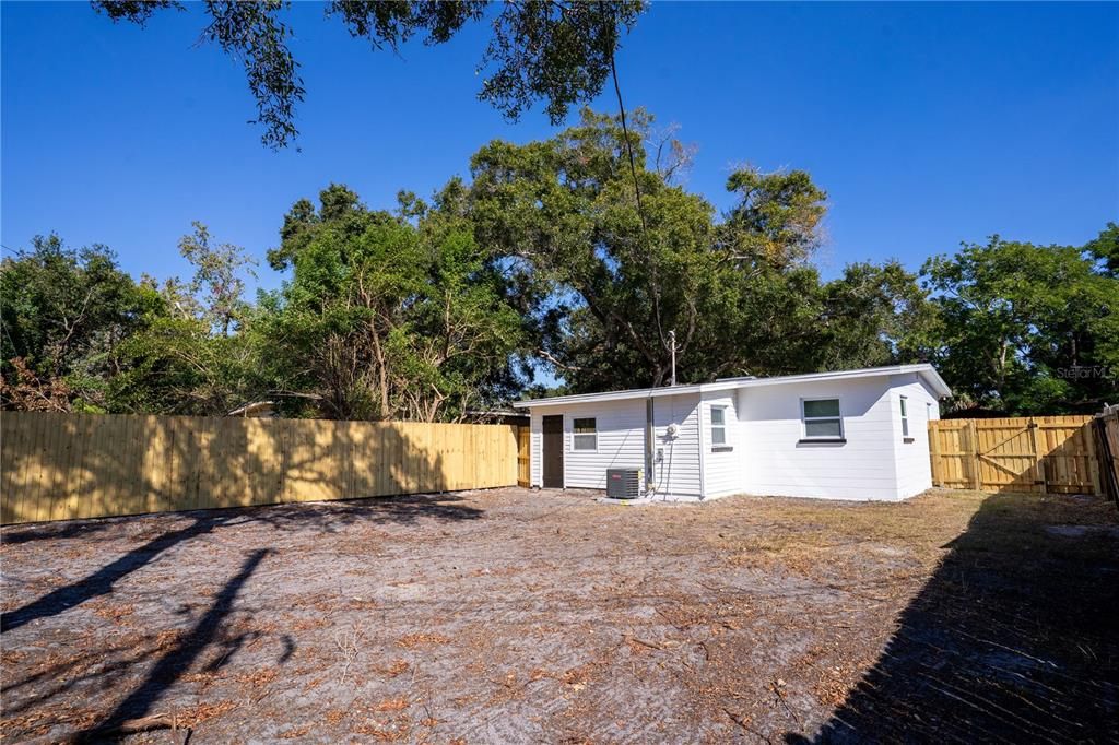 For Sale: $259,000 (2 beds, 1 baths, 768 Square Feet)