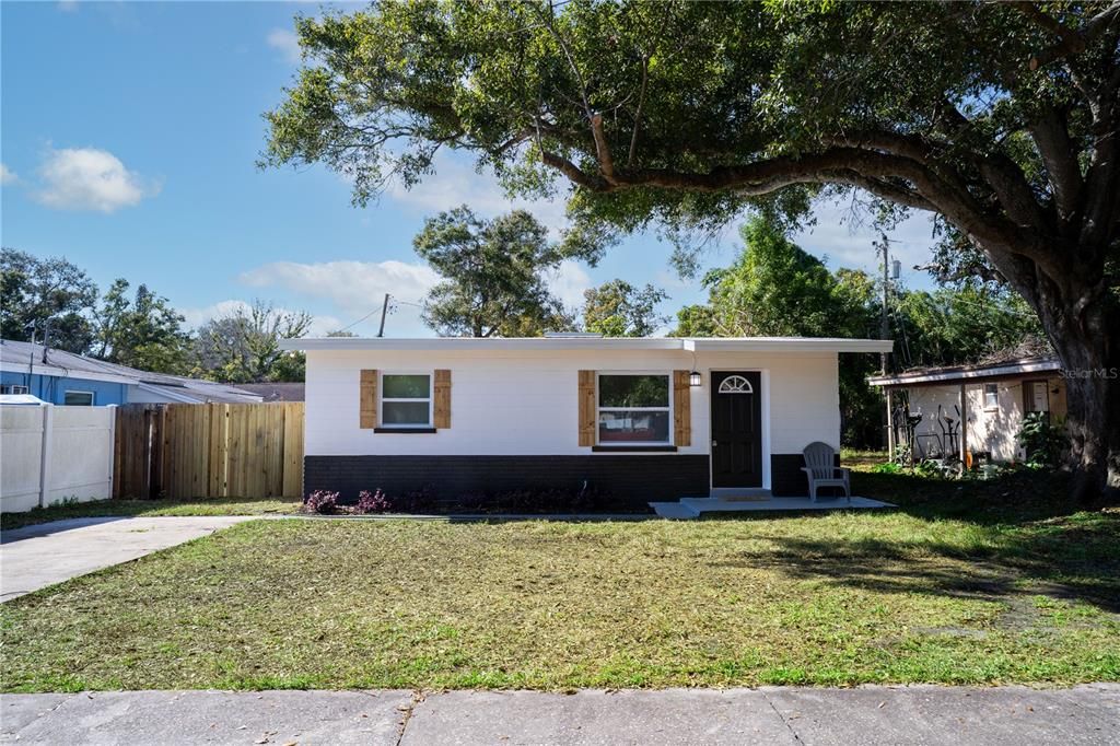 For Sale: $259,000 (2 beds, 1 baths, 768 Square Feet)