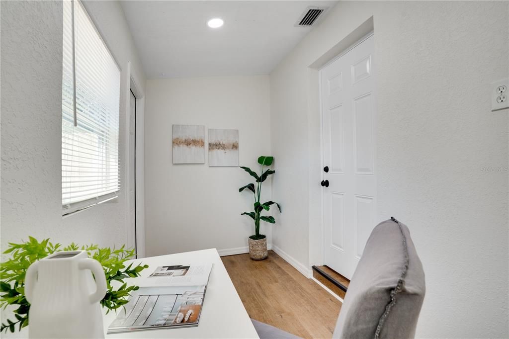 For Sale: $259,000 (2 beds, 1 baths, 768 Square Feet)