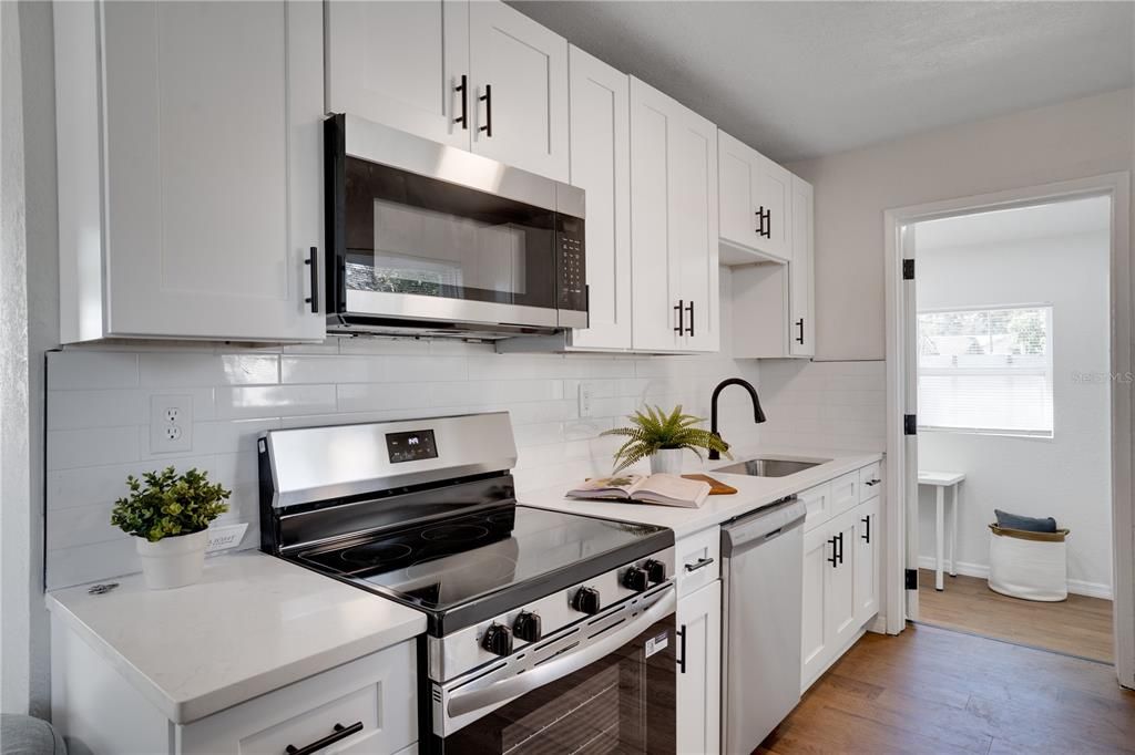 For Sale: $259,000 (2 beds, 1 baths, 768 Square Feet)