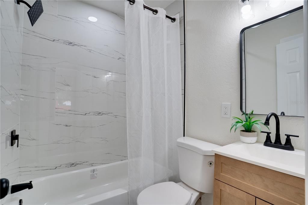 For Sale: $259,000 (2 beds, 1 baths, 768 Square Feet)