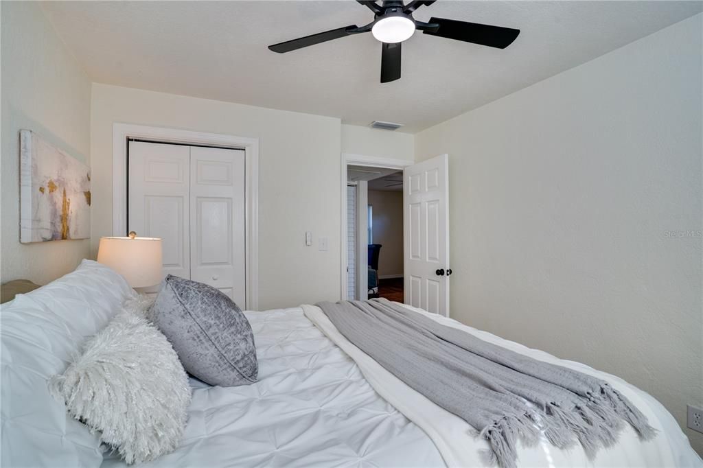 For Sale: $259,000 (2 beds, 1 baths, 768 Square Feet)